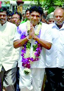 Sajith Premadasa visiting a church in Malwatte, Negombo to make a donation under his Kithunu Dahamata  Saviyak Programme