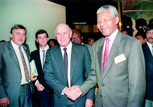 African National Congress President Nelson Mandela (R) shakes hands with South Africa's President Frederik W. de Klerk (C) as South African Foreign Minister Pik Botha (L) looks on, 15 May 1992 in Johannesburg, after the first day of the Convention for a Democratic South Africa (CODESA)(AFP)