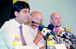 Alastair Saverimutto (left) with former naitonal coach Phil Greening (centre)