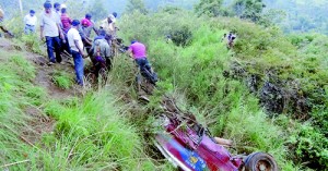On November 4, an SLTB bus skidded and fell off a precipice on the Bandarawela–Poonagala Road, killing 10 people and injuring18 others. Pic by Ratnam Kougulan