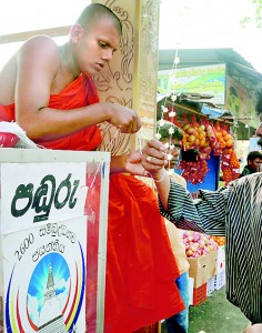 The lorry belonging to the Maligawatta Bodhirajarama Viharaya that is parked near the Pettah Bo-tree for the chanting of pirith and to raise funds for the construction of the Valallawita Sri  Suvisuddharama Viharaya