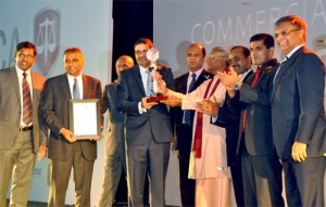 Commercial Bank Chairman Dinesh Weerakkody (centre) and Managing Director Ravi Dias receiving the award. Pic by Mangala Weerasekera