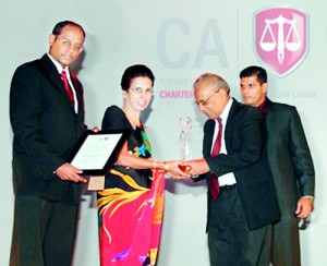 LankaClear Chairperson P. Liyanage is seen receiving the ICASL Silver Award for Annual Reporting excellence.