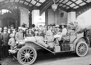 Harriet, her entourage, Honk-Honk, and supplies, San Francisco, 1910