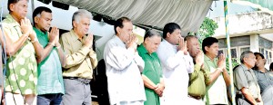 Temporaray unity at last Saturday’s UNP convention. Pic by Susantha Liyanawatte