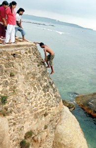 And up again: Climbing up the ramparts after the jump