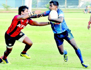 Battle for contention between an Air Force and a CR player at Ratmalana - Pic by Susantha Liyanawatte