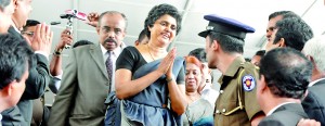 Chief Justice 43 Shirani Bandaranayake clad in a black saree greets her well-wishers in Hulftsdorp before she leaves for the parliament complex to appear before the PSC. File photo.