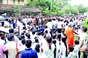 Maha Sangha and residents block the road copy