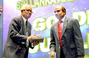Former athlete Wijedasa was among the honoured - Pix by Susantha Liyanawatte