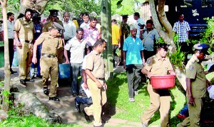 The turtle being brought to the zoo - its new found home.  Pix by S. Siriwardhena