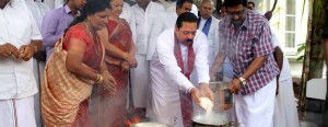 President Rajapaksa taking part in Pongal ceremonies in Nuwara Eliya, where he snubbed besieged Prime Minister D.M.Jayaratatne (standing behind the President).