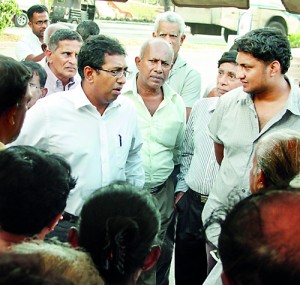 Pic by M.D. Nissanka shows UNP MP Harsha de Silva with CIFL depositors.