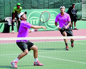 Philippines doubles players Treat Huey (L) and Ruben Gonzales (R) outclassed Sri Lanka pair Harshana Godamanne and Rajeev Rajapakshe at SLTA - Pic by Amila Gamage