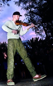 A little night music: Violinist entertainer Eugene Draw