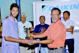 Daily Mirror skipper Supun Dias receives the runner up trophy from Lal Jayawardena, Director WNL