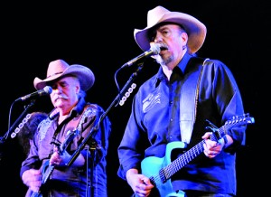 Bellamy Brothers: Great show if not for glitches in sound.  Pic by Susantha Liyanawatte