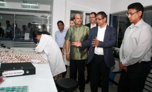 Picture shows Manish Kumar - Country Head Intertek explaining the workings of the lab to Faiszer Mustapha - Deputy Minister for Investment Promotion. Also seen are Lloyd Pitchford - Group CFO and COO South Asia - Intertek, Milinda Moragoda among others.