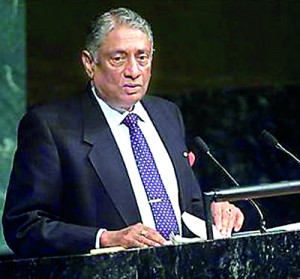 Representing Sri Lanka and its head of state, Lakshman Kadirgamar addresses the UN