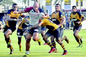 The powerful Sailasi Vaitenagetau takes Kandy past a bunch of Army defenders - Pic by Ranjith Perera