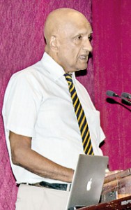 Prof. Varagunam delivering the  ‘History of  Medicine’ Lecture