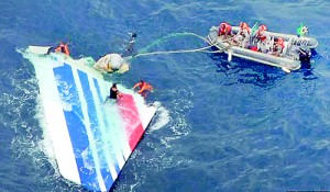 After several false leads, blamed on "sea trash", wreckage of Flight 447 was finally found after five days (AFP)