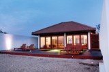 A seaside getaway : Jetwing Thalahena Villas