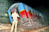 7 Injured as train derails near Bambalapitiya station