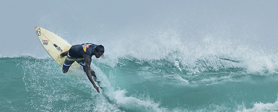 Southern surfers  strike back to keep their hopes alive