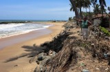 Alarm over rising  seas but villagers keep returning  to risky shore