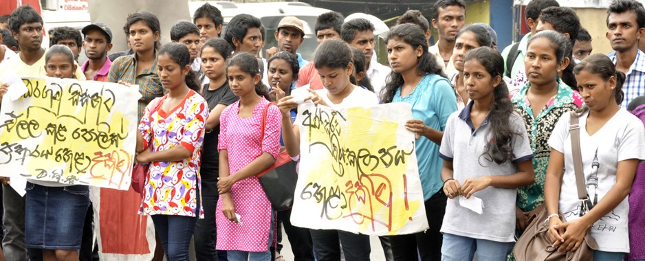 Jobless Kelaniya protests against restive Sabaragamuwa’s closure