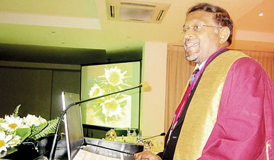 Dr. Preethi Wijegunawardana delivering the lecture