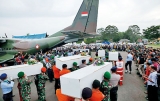 Searchers find ‘big parts’ of crashed AirAsia plane