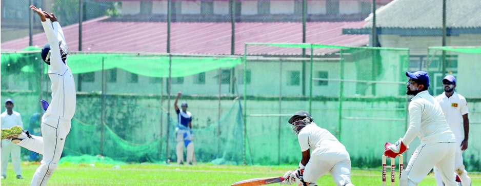 Dhananjaya, Mahela help SLPA CC make bold reply