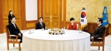 China, Japan, S. Korea hold first FM talks for three years