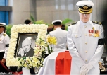 1 in 10 Singaporeans queues to pay respects to Lee Kuan Yew