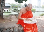 Gangaramaya food packets get good response,  but other lunch packet sellers hit in the stomach
