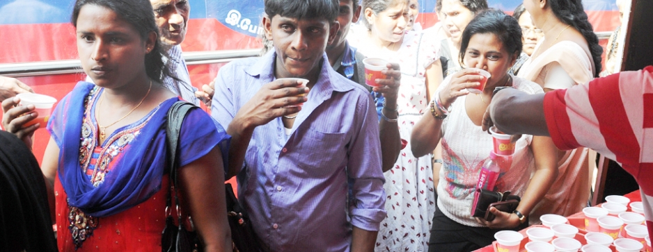 Laojee tea and a free bus ride for Avurudu commuters
