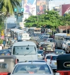 Lane discipline at crossroads: Road users flash green and red lights