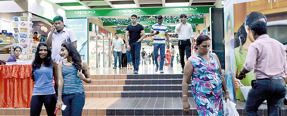 Shoppers flood Colombo in the bargain season after New Year