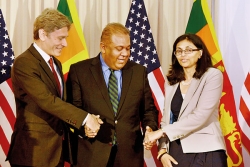 Diplomatic smiles but no cross handshake