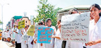 SAITM-students-stage-a-protest-demanding-that-their-right-to-higher-education-be-recognised