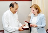Karu receives memento from Swiss Speaker