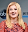 Kelly Clarkson to release new music