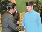 Nimal Weeraratne presents credentials in Brunei