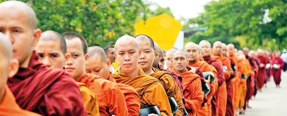500 monks on Pindapatha