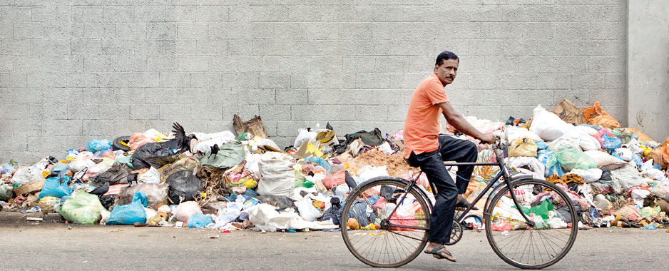 Colombo city residents thrash municipal  services breakdown