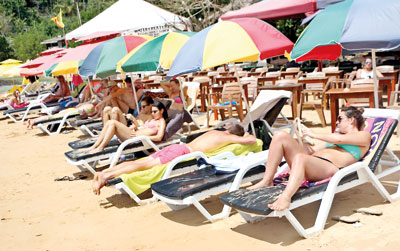 Mirissa-beach-at-day