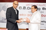 Don’t protect corrupt politicians and sing their praises, President Sirisena tells journalists