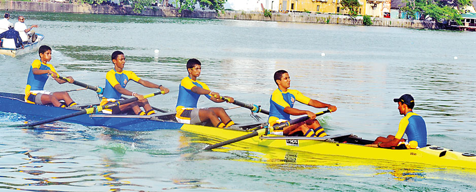 Royal oarsmen paint Beira Lake in Blue and Gold